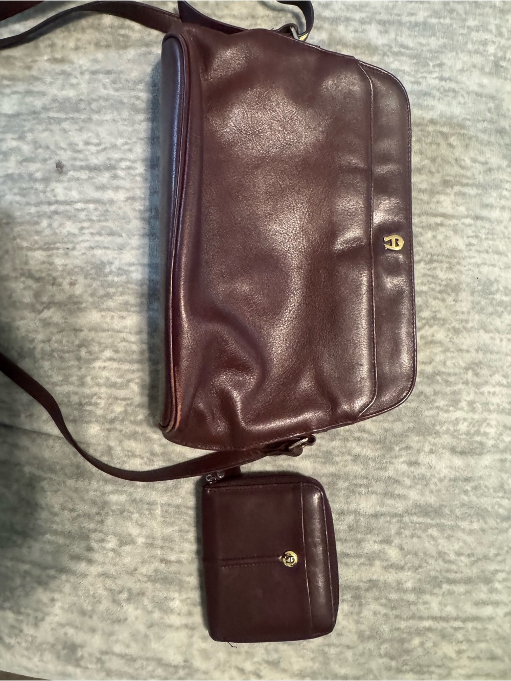 Etienne Aigner Burgundy Leather Crossbody Bag with Coin Pouch - Picture 1 of 10